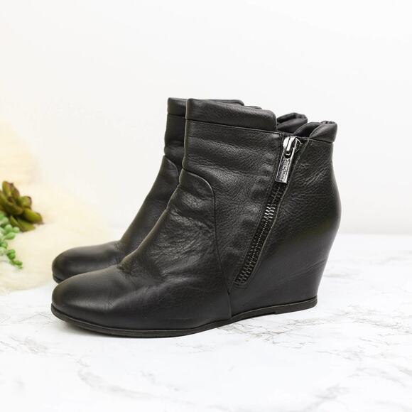 Kenneth Cole Reaction Vira Black Leather Wedge Ankle Boots Size 8.5 Zip Closure - Picture 3 of 7